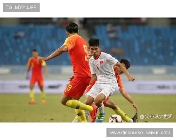 国足新帅亮相带队首训展现全新战术体系引发球迷热议不断升级中局