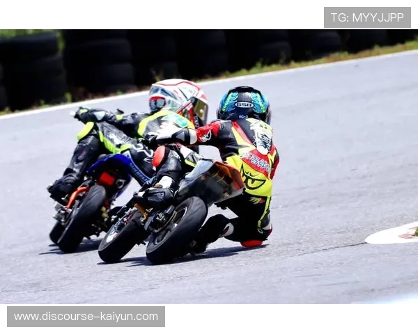 摩托GP赛事最新动态：车手表现抢眼，赛季冠军之争愈加激烈