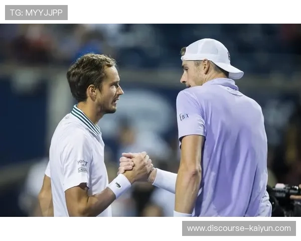 网球赛季激战正酣 俄罗斯选手梅德韦杰夫力克德约科维奇晋级决赛