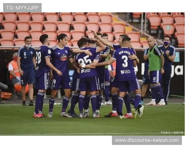 豪门对决再掀高潮本轮联赛焦点战引爆球迷热情新援首秀成关键看点 豪门对决再掀高潮本轮联赛焦点战引爆球迷热情新援首秀成关键看点