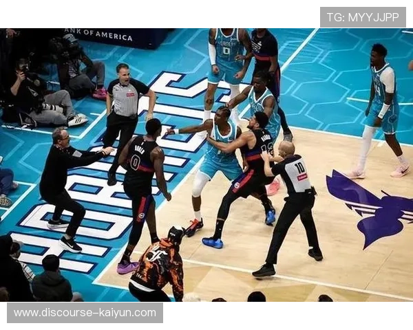 NBA赛场风云再起巨星对决引爆季后赛格局悬念全面升级走势愈发激烈